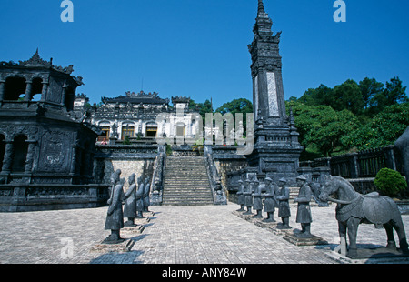 Vietnam, la province de Thua Thien-Hue, Hue. La Cour d'honneur au tombeau de l'Empereur Khai Dinh. Banque D'Images