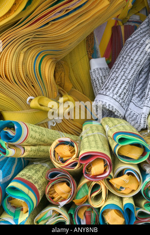 Drapeaux de prière bouddhiste pour la vente, quartier du Barkhor marché, Lhassa, Tibet, Chine Banque D'Images