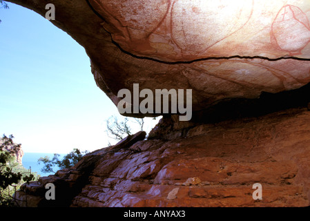 L'Australie, le Radeau, Kimberley Point. Vue de l'intérieur cave Banque D'Images