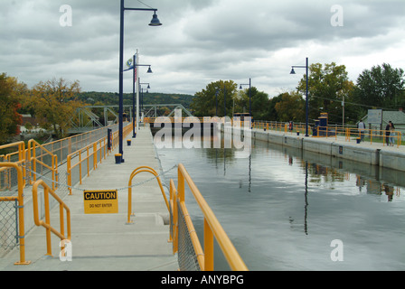 Image paisible d'un verrouillage de la rempli Erie Canal Waterford New York USA Banque D'Images