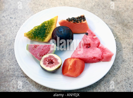 De détails exotiques de fruits brésiliens composent de papaye pastèque prune, goyave kaki et fig Banque D'Images