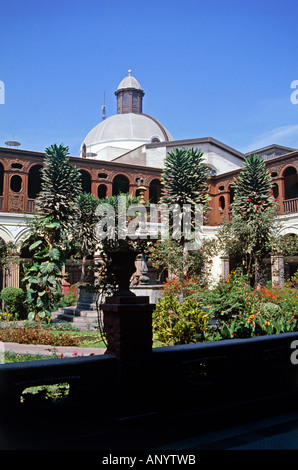 Patio de couvent de Santo domingo ville de Lima au Pérou Banque D'Images