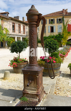 Pompe à eau Labastide d'Armagnac France Banque D'Images