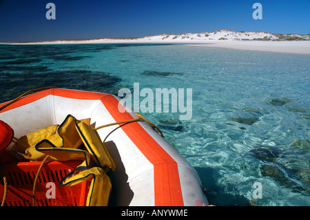 Arc d'Petit bateau près de la nature sauvage de la côte est du cap Farquhar Ningaloo Reef Marine Park Australie Occidentale Aucun PR Banque D'Images