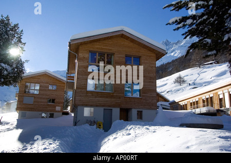 La station de ski de Saas Fee en Suisse dans le milieu de l'hiver. Banque D'Images