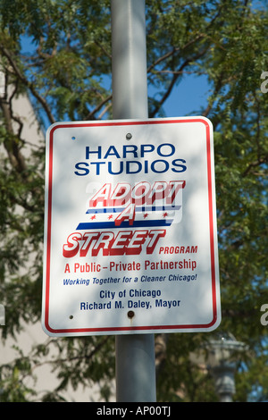 Chicago Illinois studios Harpo adopter un programme Rue des participants Inscription sur rue à côté de l'ouest de l'oreille Banque D'Images