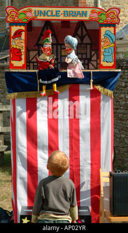 Punch et Judy à Longworth Oxfordshire Fête du Village 2003 Banque D'Images