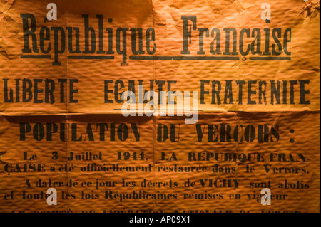 FRANCE, Alpes (Isère), Grenoble : Musée de la résistance et de la Déportation : DEUXIÈME GUERRE MONDIALE, l'occupation Anti Poster/notice Banque D'Images