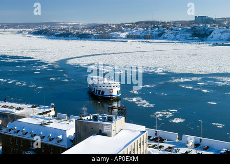 Quebec ^Levis ferry boat winter crossing of Saint Lawrence river Banque D'Images