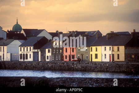 Vue depuis la longue marche de Claddagh et vieux quais, la ville de Galway, Banque D'Images