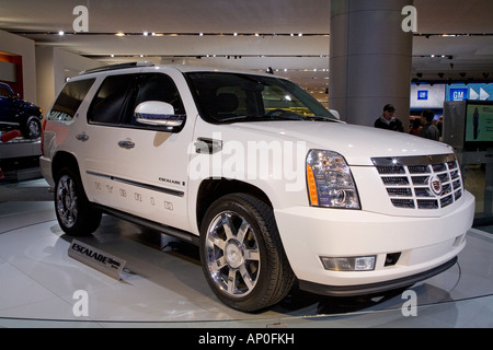 Détroit, Michigan Le Cadillac Escalade Hybrid SUV sur l'affichage à la North American International Auto Show Banque D'Images