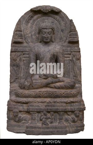 Buddha Bengale Bihar du nord est de l'Inde région période pala 1112 siècle assis sur le trône de lotus les jambes croisées en position de yoga padmasana Banque D'Images