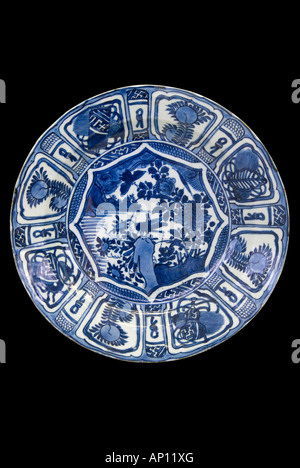 Dynastie Qing underglazed porcelaine bleu plaque en céramique chinois pinyin Qīng cháo Wade-Giles) Ch'ing ch'ao gurun Mon Daicing Mandchou Banque D'Images