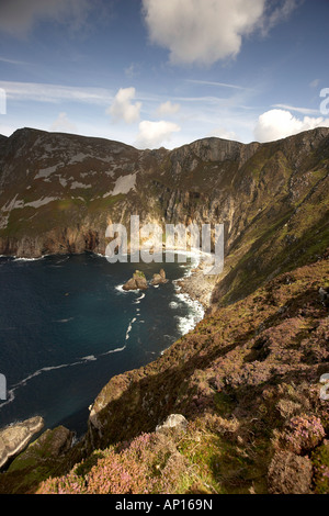 Sud-ouest de l'Irlande Donegal Slieve League Les plus hautes falaises maritimes d'Europe déposer 600m dans l'océan Atlantique Banque D'Images