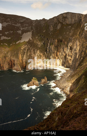 Sud-ouest de l'Irlande Donegal Slieve League Les plus hautes falaises maritimes d'Europe déposer 600m dans l'océan Atlantique Banque D'Images