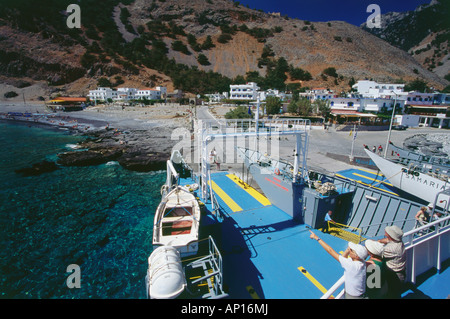 Ferry, plage, Agia Roumeli, Gorges de Samaria, Crète, Grèce Banque D'Images