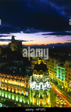 Gran Via et Edificio Metropolis, prise du toit du Circulo de Bellas Artes, Madrid, Espagne Banque D'Images