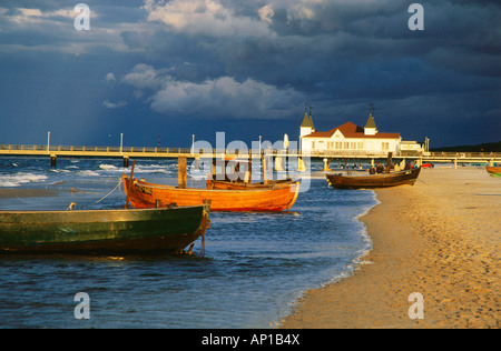 Avec plage d'Ahlbeck, jetée, Usedom Island, Mecklembourg-Poméranie-Occidentale, Allemagne, Europe Banque D'Images