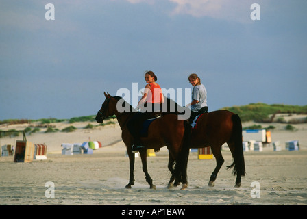 À cheval sur la plage, Norderney, Allemagne Banque D'Images