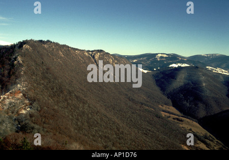À l'est vue depuis Grosek Château, Mt Siance en hiver, Slovaquie Banque D'Images