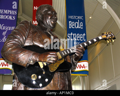 Statue de B B King jouer guitare Gibson dans la région de Tennessee Welcome Center Memphis USA Banque D'Images