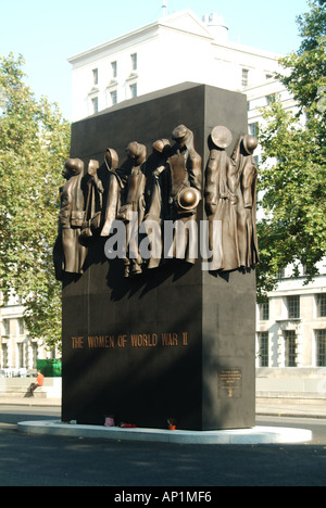 London Whitehall Les Femmes de la Seconde Guerre mondiale deux monument Banque D'Images