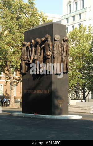 London Whitehall Les Femmes de la Seconde Guerre mondiale deux monument Banque D'Images