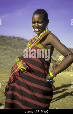 Femmes enceintes femme Samburu Kenya Afrique de l'est ce happy smiling lady est des jumeaux Banque D'Images