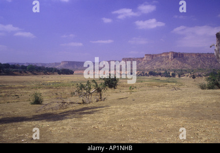 Falaises de Chololo vu de l'amont sur la rivière mercredi 13 National Gonarezhou au Zimbabwe Banque D'Images