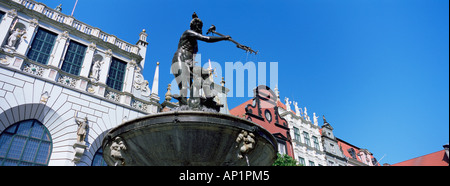 Europe de l'Est Pologne occidentale Gdansk Fontaine de Neptune Marché Longue Vue panoramique Banque D'Images