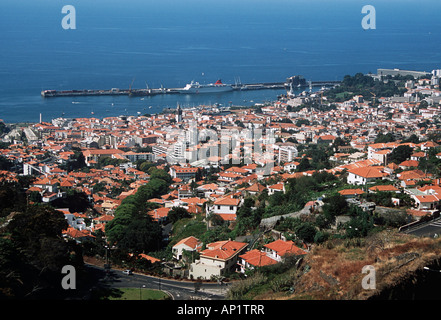 Vue panoramique sur Funchal depuis Monte téléphérique, Funchal, Madère Banque D'Images