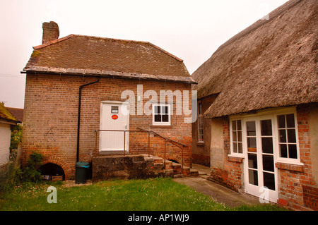 Le magasin DU VILLAGE ET BUREAU DE POSTE À BRIANTSPUDDLE DANS LE DORSET UK Banque D'Images