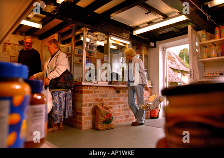 Le magasin DU VILLAGE ET BUREAU DE POSTE À BRIANTSPUDDLE DANS LE DORSET UK Banque D'Images