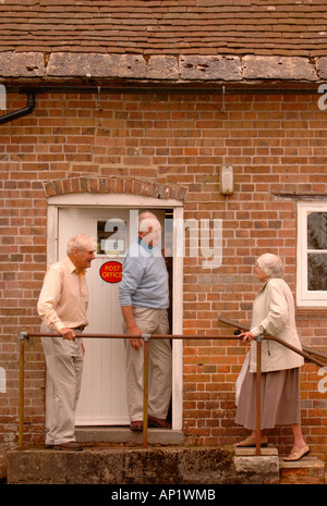 Le magasin DU VILLAGE ET BUREAU DE POSTE À BRIANTSPUDDLE DANS LE DORSET UK Banque D'Images