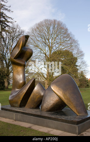 Henry Moore à Kew, inclinables en deux pièces Figure Cut 1979-81 Banque D'Images