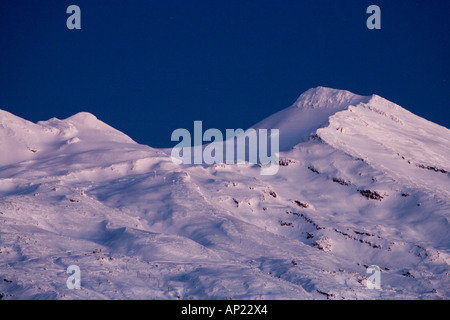 Skifield whakapapa et Mt Ruapehu au crépuscule Plateau Central North Island Nouvelle Zélande Banque D'Images