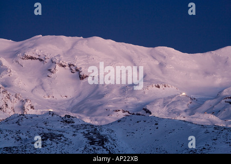 Skifield whakapapa et Mt Ruapehu au crépuscule Plateau Central North Island Nouvelle Zélande Banque D'Images