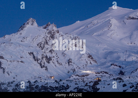 Skifield whakapapa et Mt Ruapehu au crépuscule Plateau Central North Island Nouvelle Zélande Banque D'Images