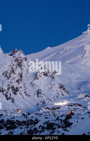 Skifield whakapapa et Mt Ruapehu au crépuscule Plateau Central North Island Nouvelle Zélande Banque D'Images