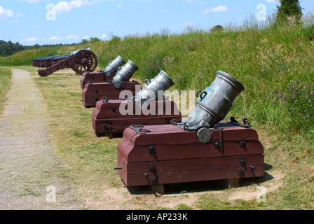 Une ligne de batterie de canons de Mortier français dans le champ de bataille de Yorktown Virginia United States America Banque D'Images