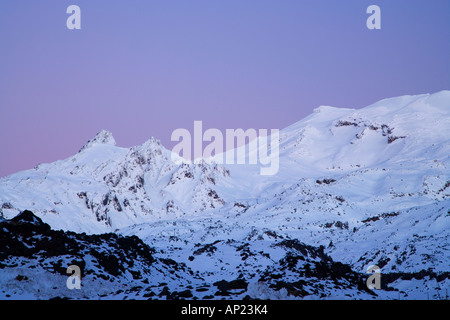 Skifield whakapapa et Mt Ruapehu au crépuscule Plateau Central North Island Nouvelle Zélande Banque D'Images