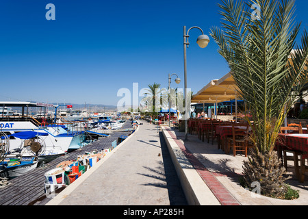 Tavernes dans le port, près de Latchi, polis, Chypre du Nord, de la Côte Ouest Banque D'Images