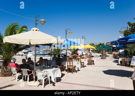 Dans le port de Latchi, taverne, près de la côte nord-ouest, polis, Chypre Banque D'Images