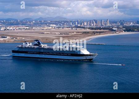 Infinity (Celebrity Cruises) quitter le port de San Diego, la baie de San Diego, San Diego, California USA Banque D'Images