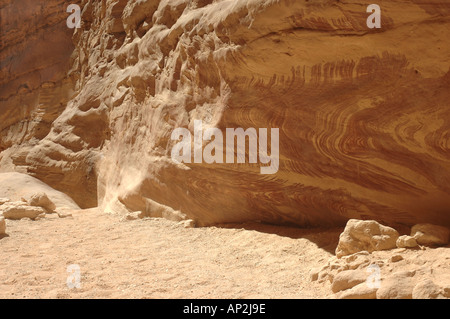 Des modèles dans l'rock face au Canyon coloré dans la région du Sinaï Egypte Banque D'Images