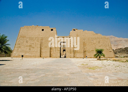 Premier pylône, Medinat Habu, Cisjordanie, Luxor, Haute Egypte, Moyen-Orient. DSC 4543 Banque D'Images