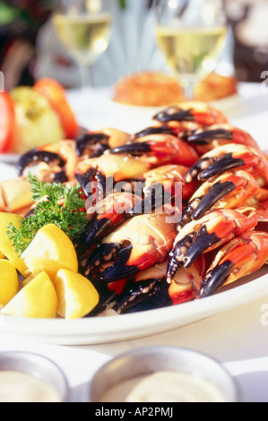 Assiette de crabes de pierre et la sauce dips, Restaurant Joe's Stone Crab, South Beach, Miami, Floride, USA Banque D'Images