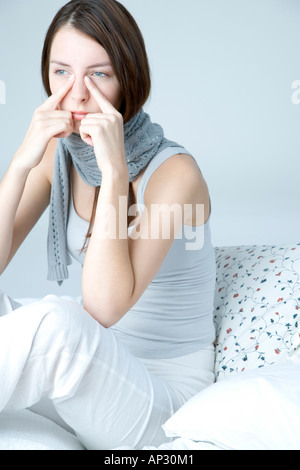 Jeune femme avec la douleur des sinus Banque D'Images