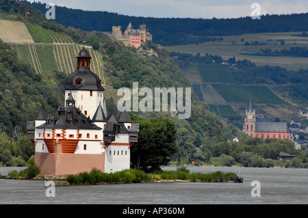 Château Schoenburg et Rhin, Oberwesel, Pfalz près de Kaub, Rhénanie-Palatinat, Allemagne Banque D'Images