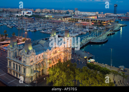 Bâtiment imposant de Port de Barcelone, Rambla del Mar, le Port Vell, Le Vieux Port, Vieille Ville, Barcelone, Catalogne, Espagne Banque D'Images